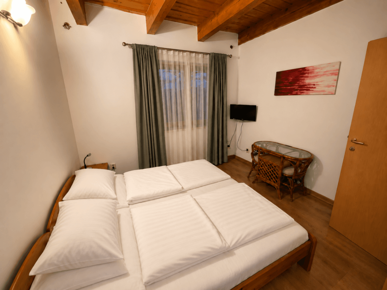 Casă în Győrszentiván, Ungaria – Anunț BixBuz (111)