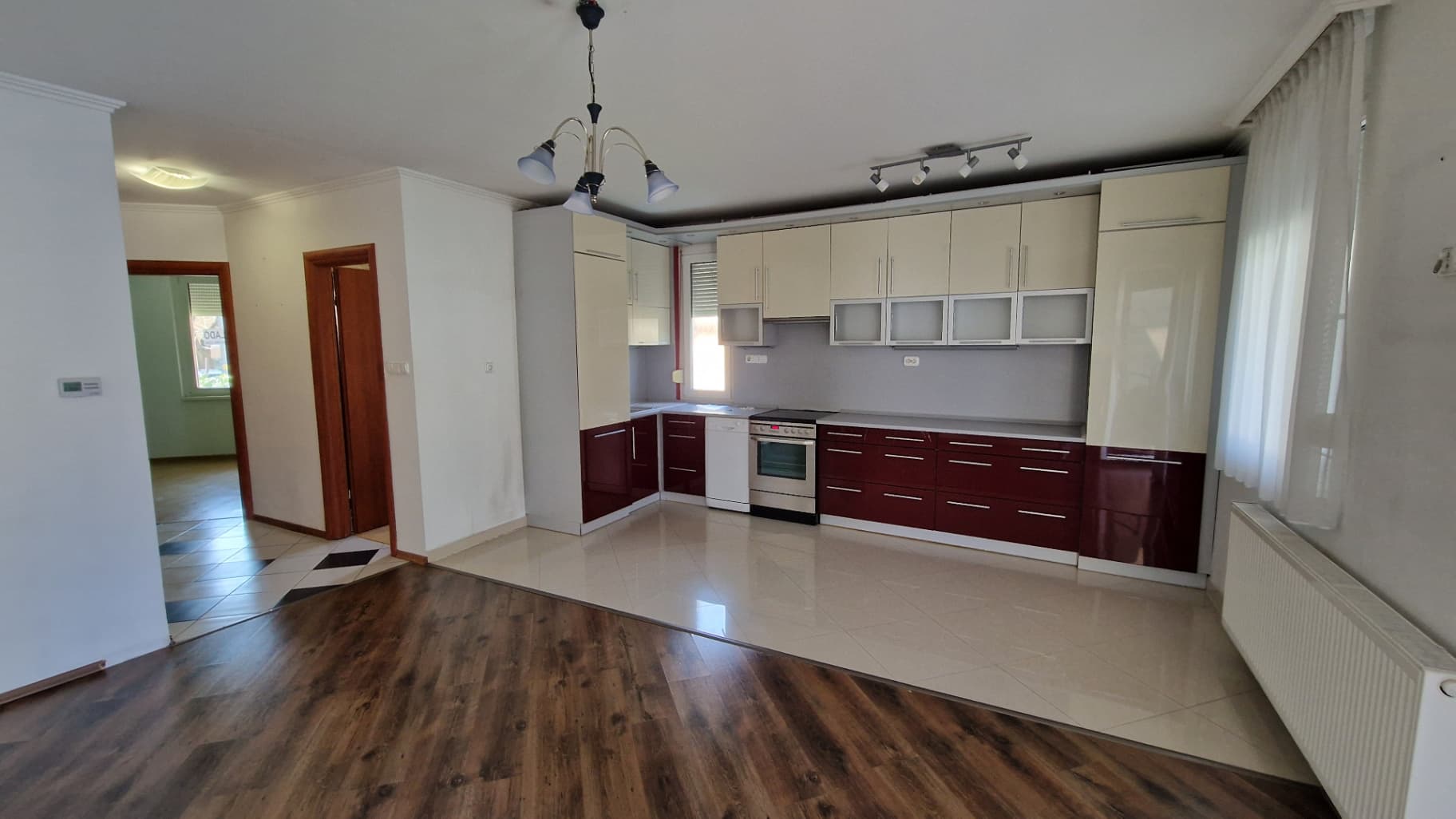 Apartament în Székesfehérvár, Ungaria – Anunț BixBuz (98)